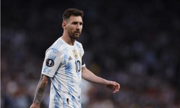 13岁小孩割草却捡到一木箱，内藏79斤黄金，专家估价：1600万